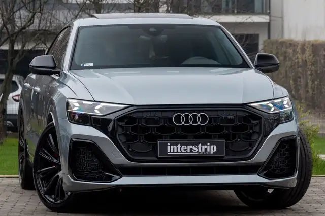 Audi Q8 view 3