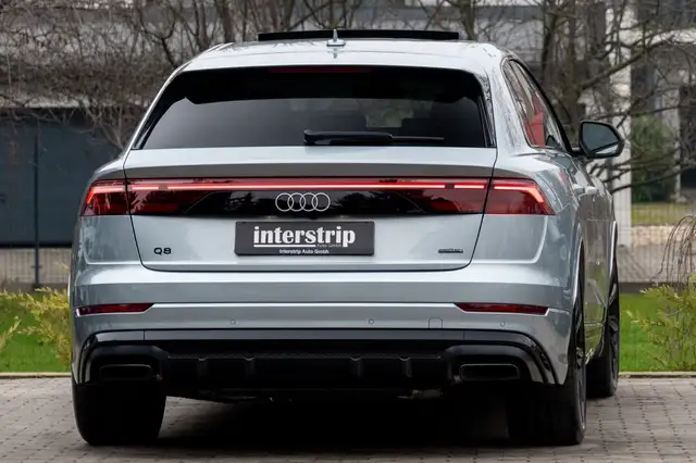 Audi Q8 view 6