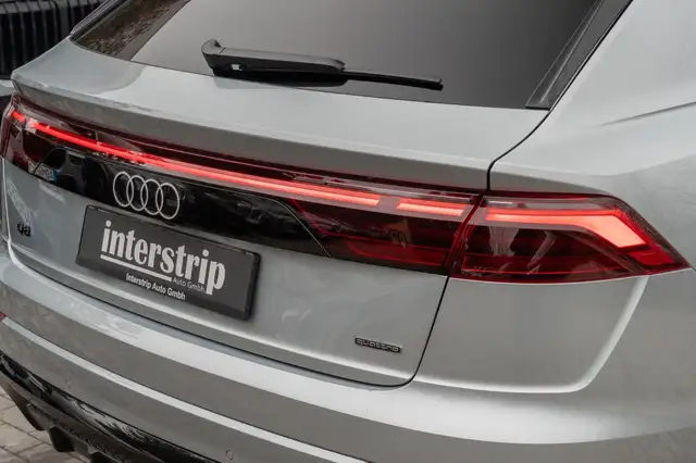 Audi Q8 view 8