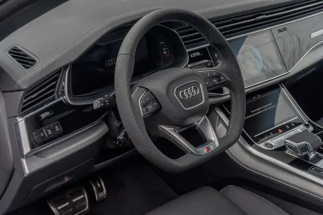 Audi Q8 view 13