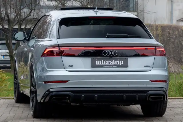 Audi Q8 view 4