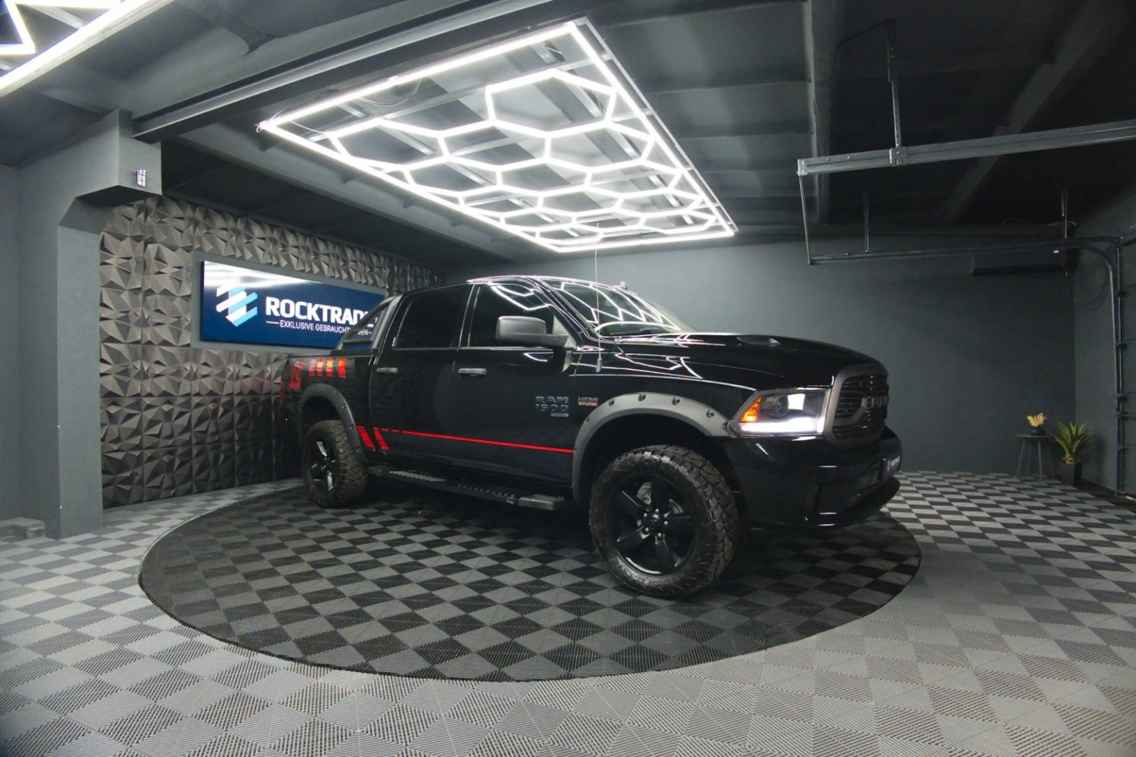 Dodge RAM 5.7 V8 HEMI 4x4 OFFROAD Night-Paket *LED*AHK — photo 13