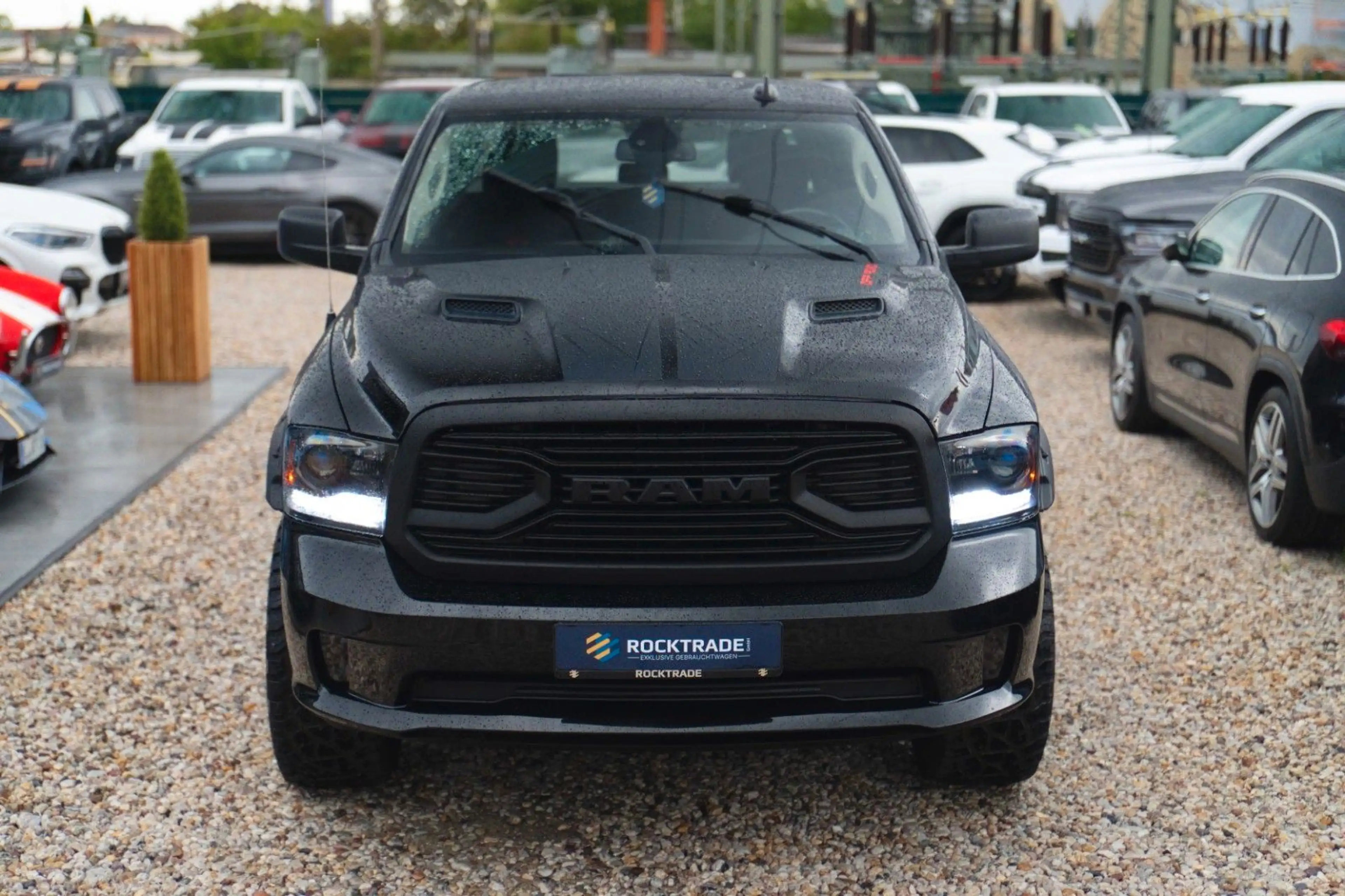 Dodge RAM 5.7 V8 HEMI 4x4 OFFROAD Night-Paket *LED*AHK — photo 2