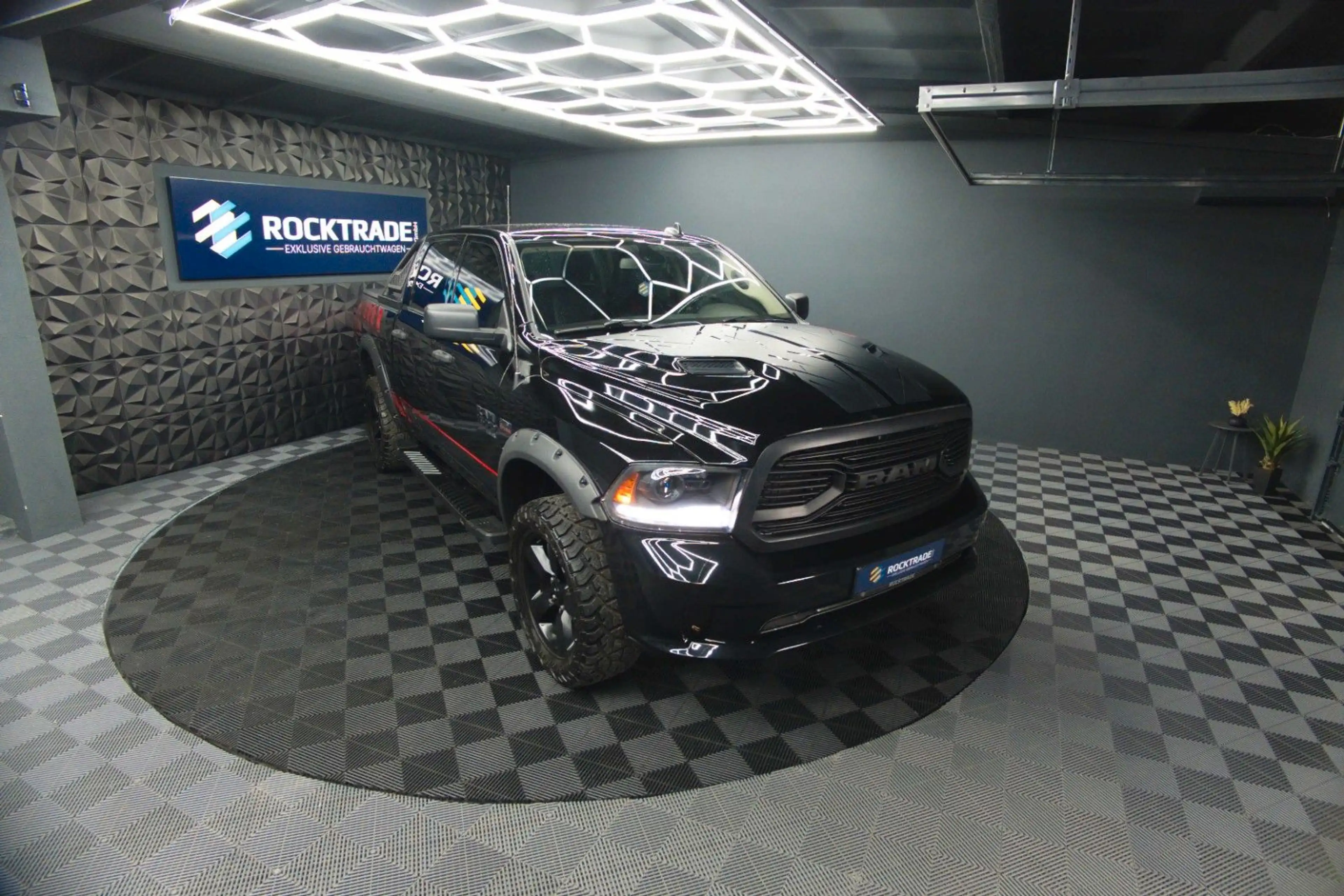 Dodge RAM 5.7 V8 HEMI 4x4 OFFROAD Night-Paket *LED*AHK — photo 12