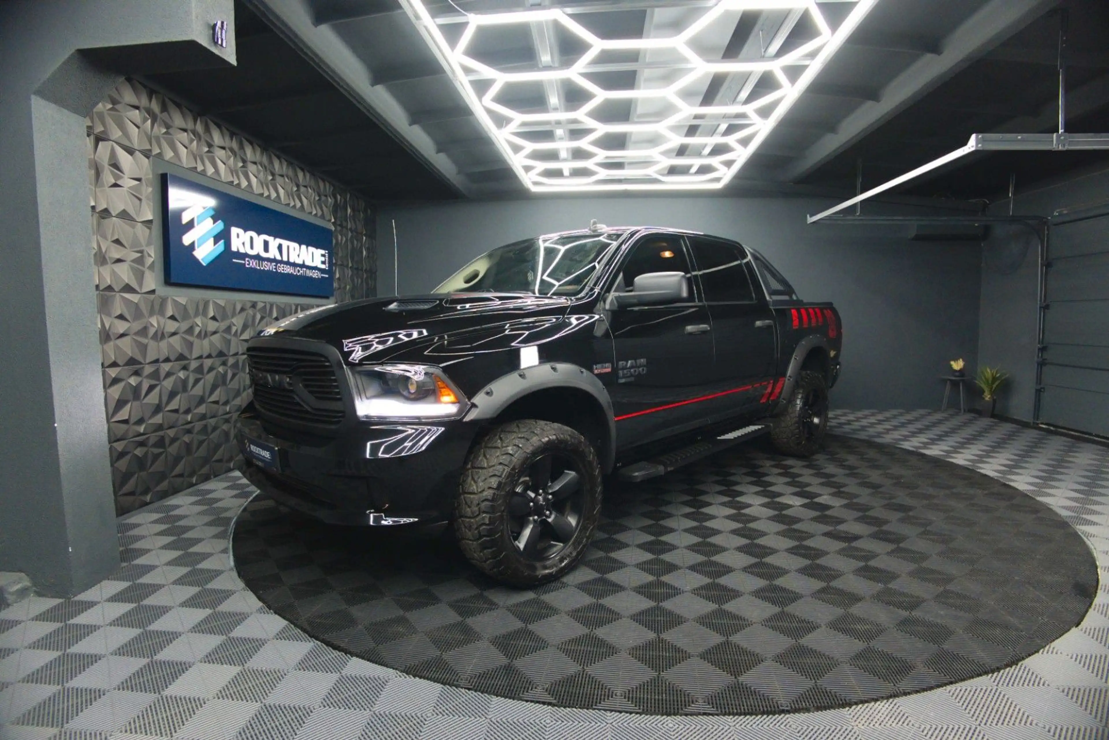 Dodge RAM 5.7 V8 HEMI 4x4 OFFROAD Night-Paket *LED*AHK — photo 9