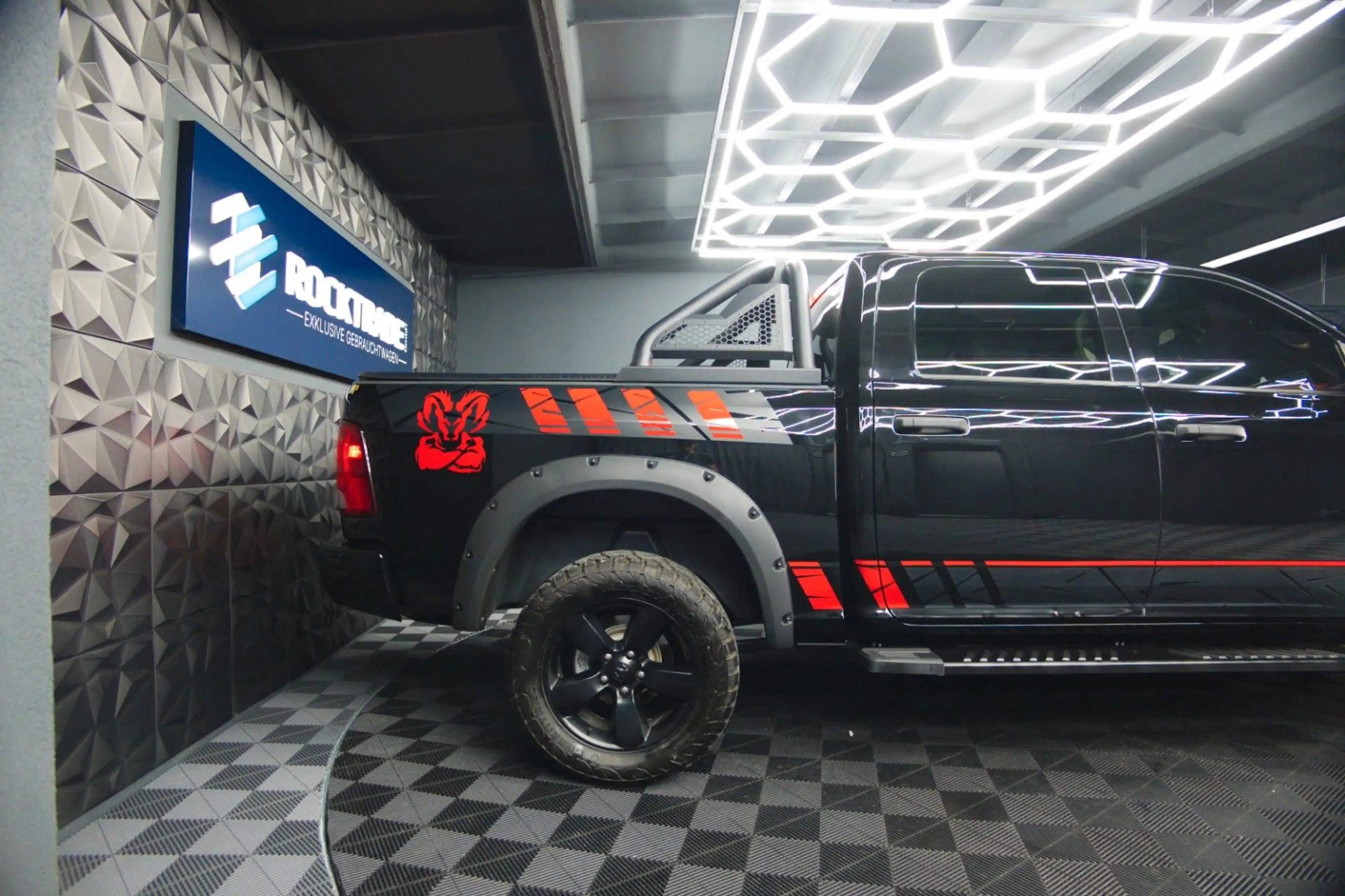 Dodge RAM 5.7 V8 HEMI 4x4 OFFROAD Night-Paket *LED*AHK — photo 15
