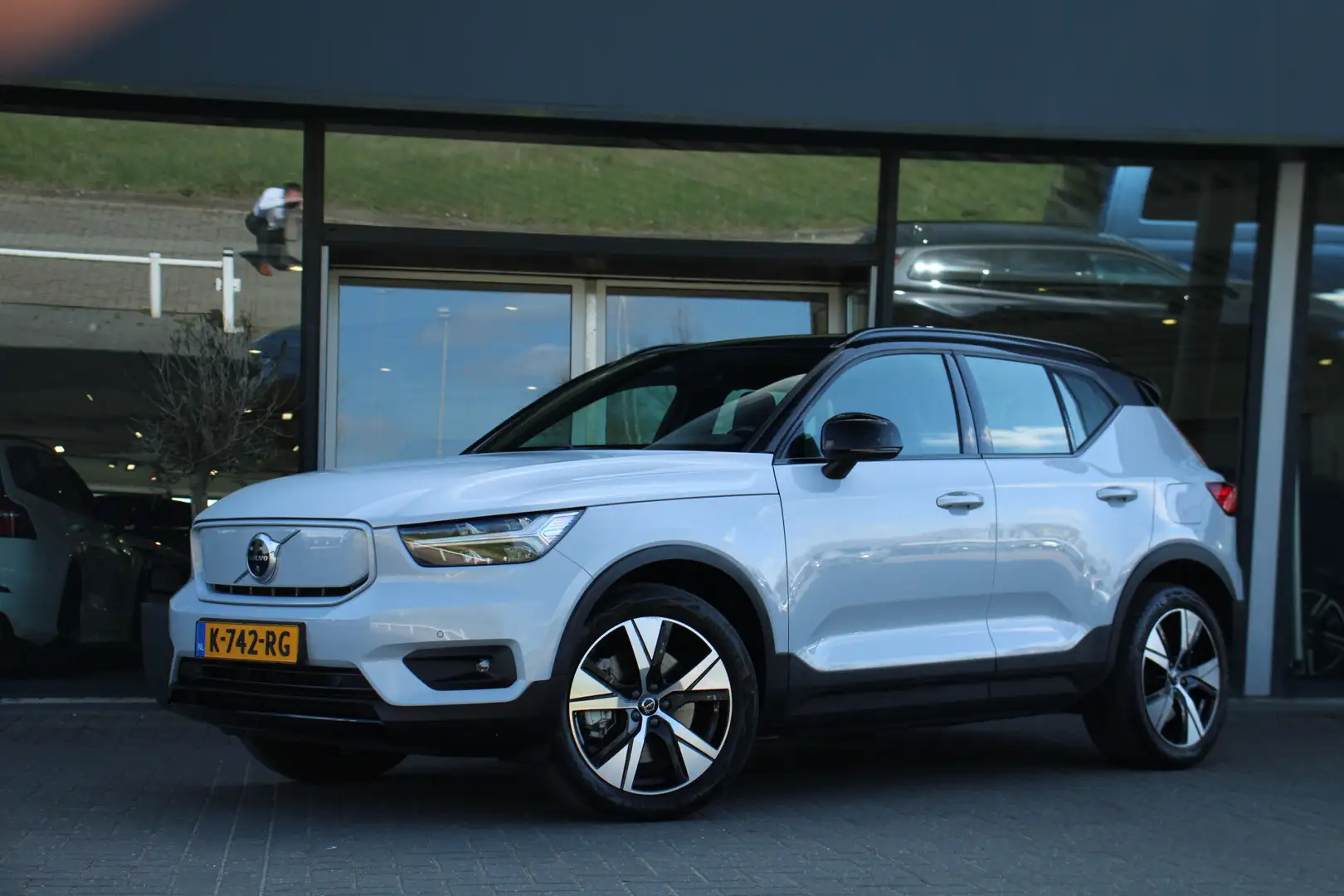 Volvo XC40 Recharge P8 AWD R-Design | Warmtepomp | 360° Camer Grijs - 2