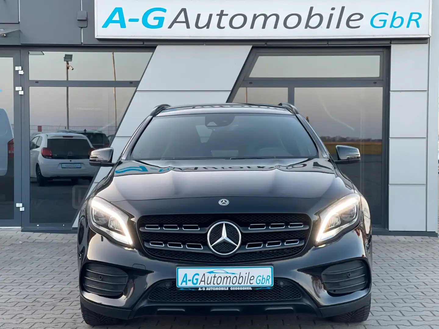 Mercedes-Benz GLA 180 AMG-Line/Schalensitze/Night-Paket/19"LM Schwarz - 2