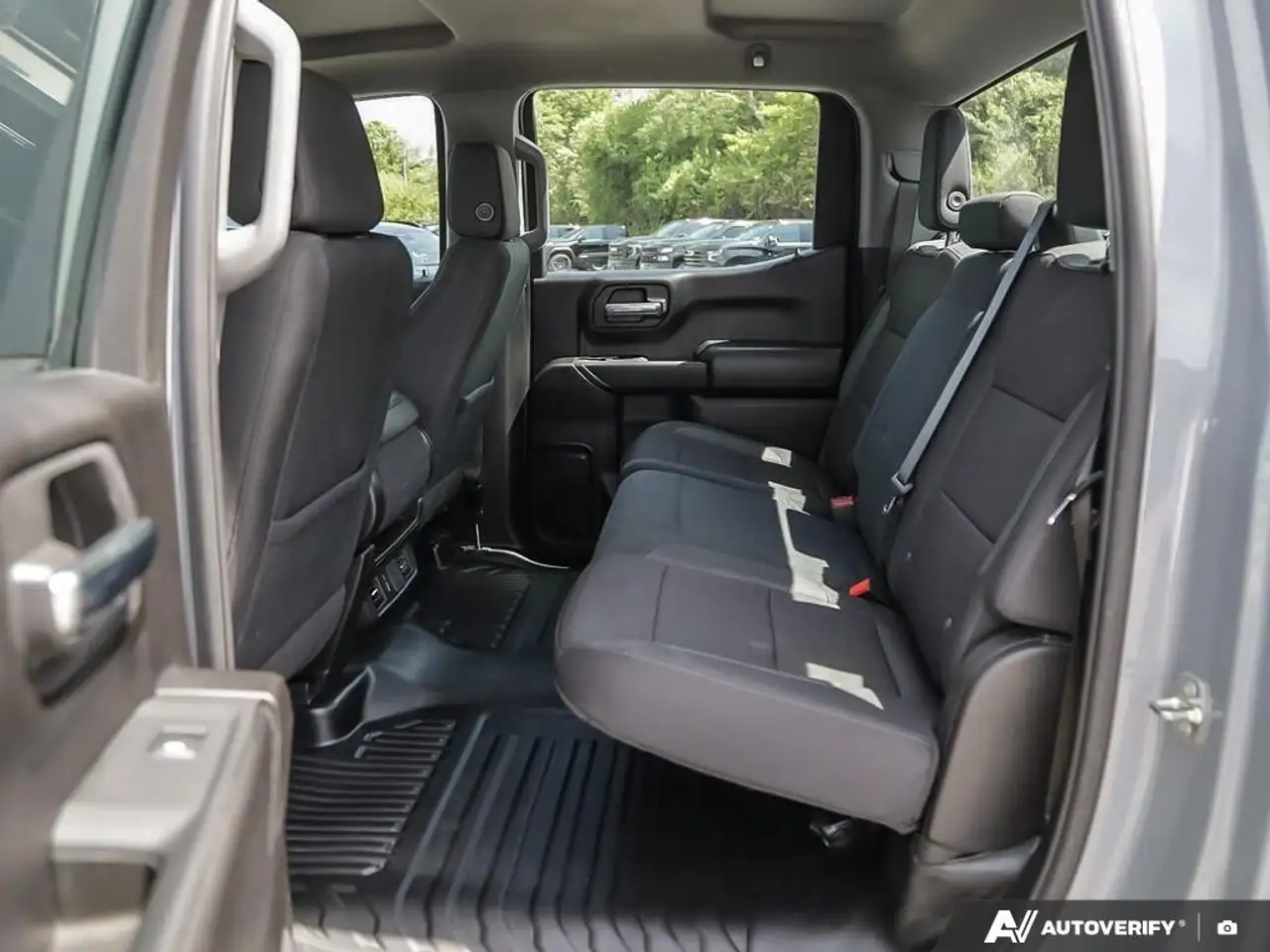 Chevrolet Silverado 1500 photo Chevrolet Silverado 1500
