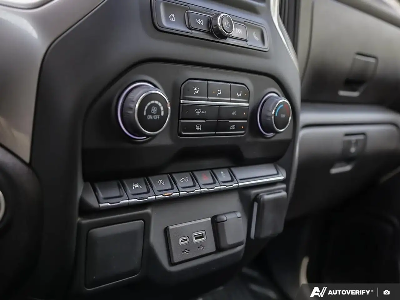 Chevrolet Silverado 1500 photo Chevrolet Silverado 1500
