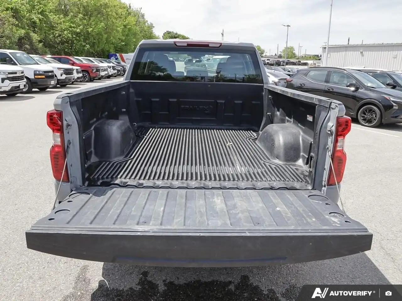Chevrolet Silverado 1500 photo Chevrolet Silverado 1500