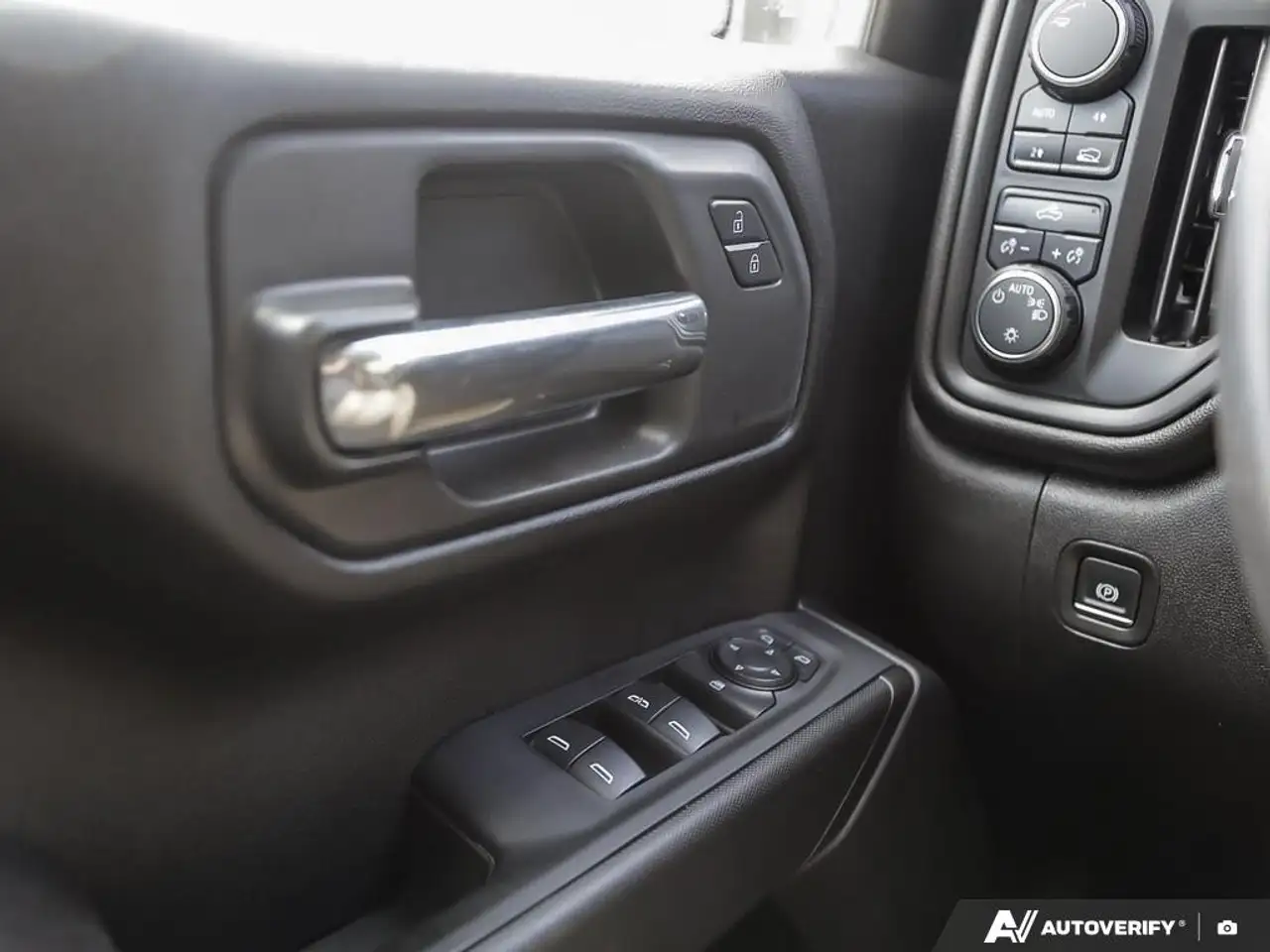 Chevrolet Silverado 1500 photo Chevrolet Silverado 1500