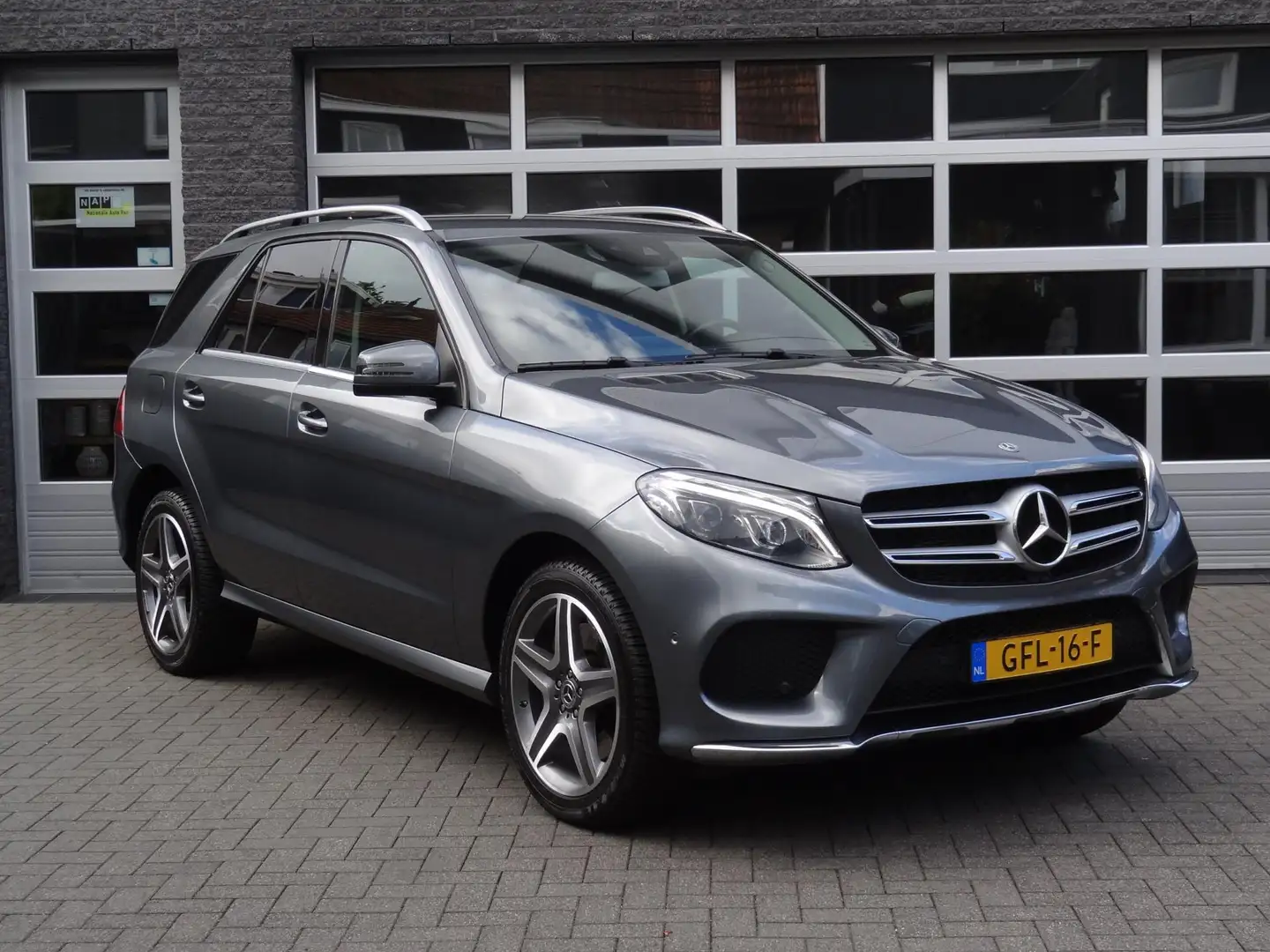 Mercedes-Benz GLE 500 e 4MATIC AMG Sport Edition Gris - 2