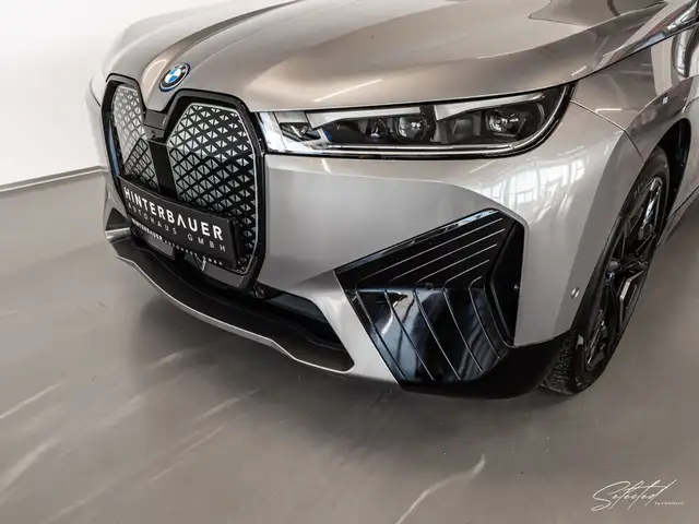 BMW iX xDrive M60*AHK*LUFTFED*PANO*B&W*LASER*KOMFORTZ* Ansicht 47