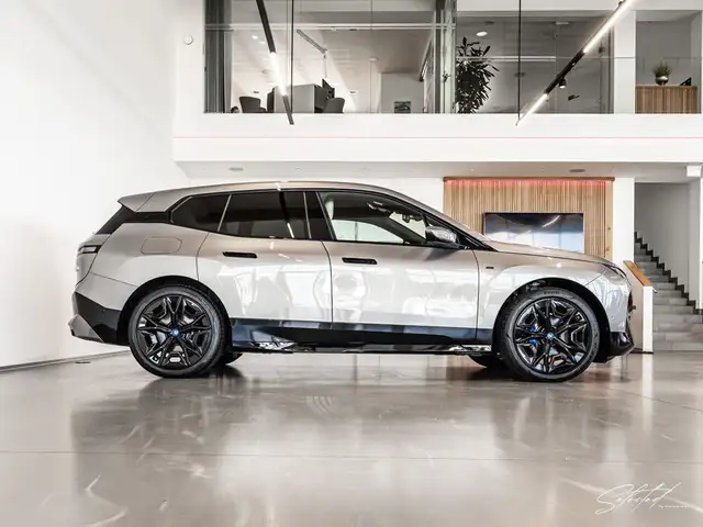 BMW iX xDrive M60*AHK*LUFTFED*PANO*B&W*LASER*KOMFORTZ* Ansicht 20