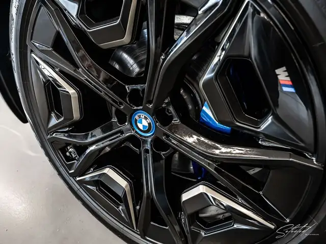 BMW iX xDrive M60*AHK*LUFTFED*PANO*B&W*LASER*KOMFORTZ* Ansicht 4
