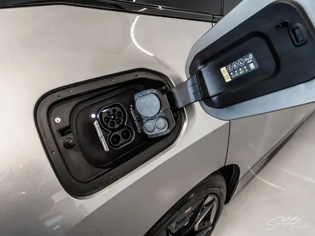 BMW iX xDrive M60*AHK*LUFTFED*PANO*B&W*LASER*KOMFORTZ* Ansicht 49