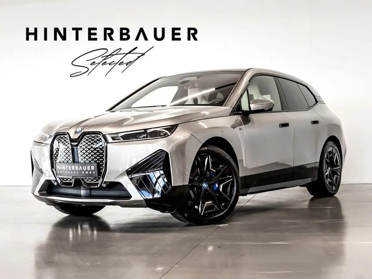 BMW iX xDrive M60*AHK*LUFTFED*PANO*B&W*LASER*KOMFORTZ*