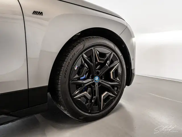 BMW iX xDrive M60*AHK*LUFTFED*PANO*B&W*LASER*KOMFORTZ* Ansicht 48