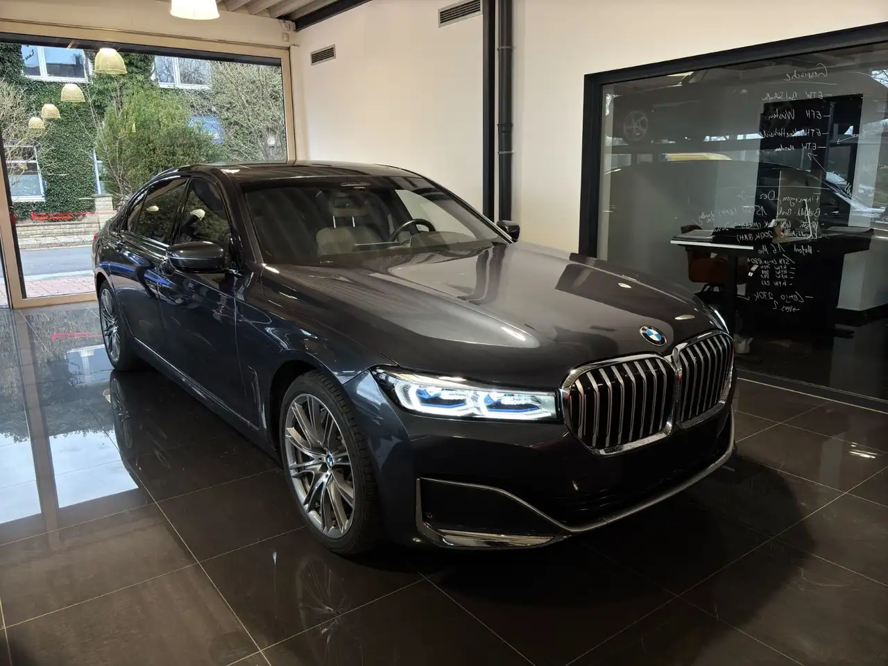 BMW 745