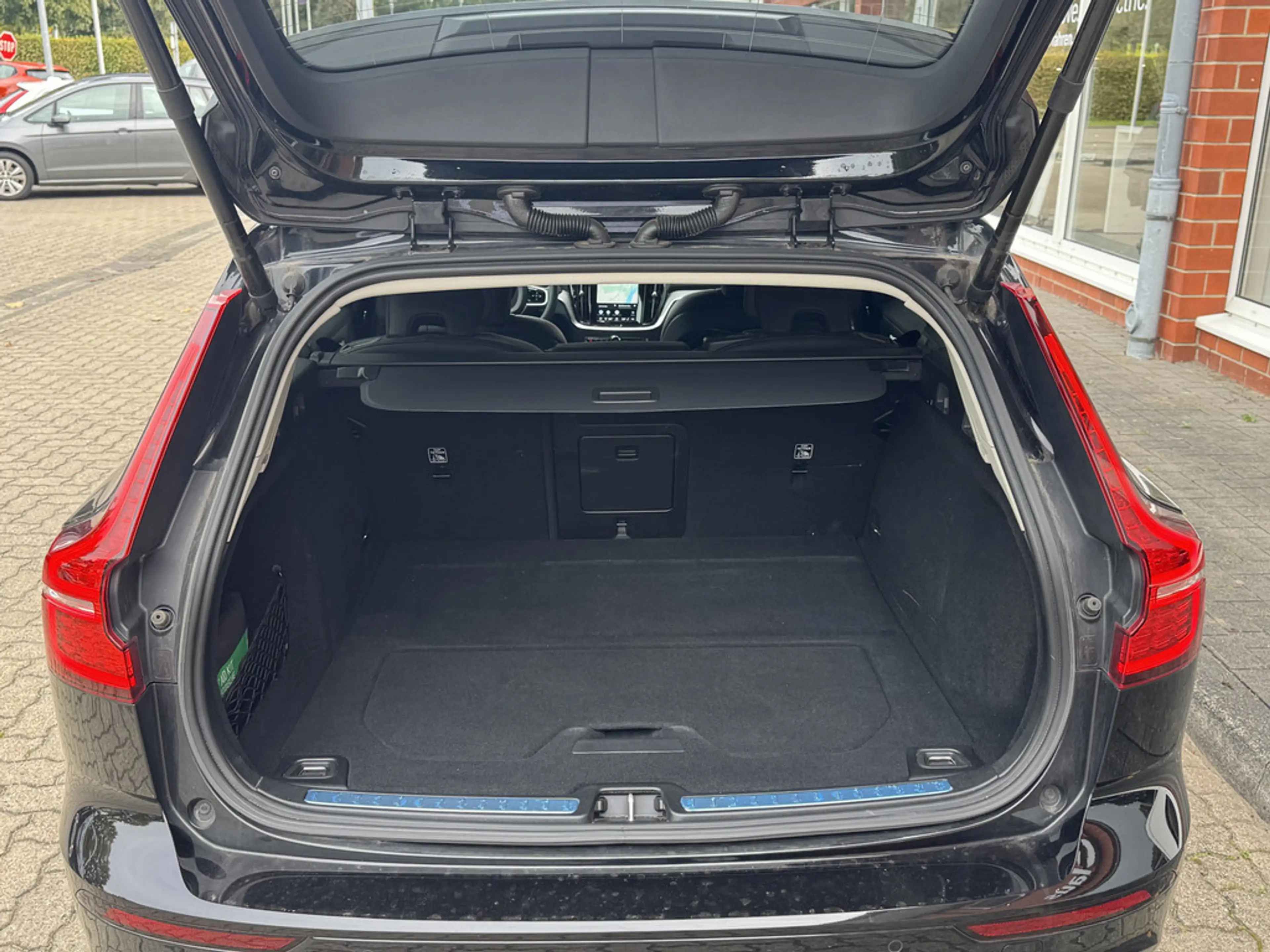 Volvo V60 B4 Plus Dark LED ACC H/K RÜCKFAHRKAMERA — photo 6