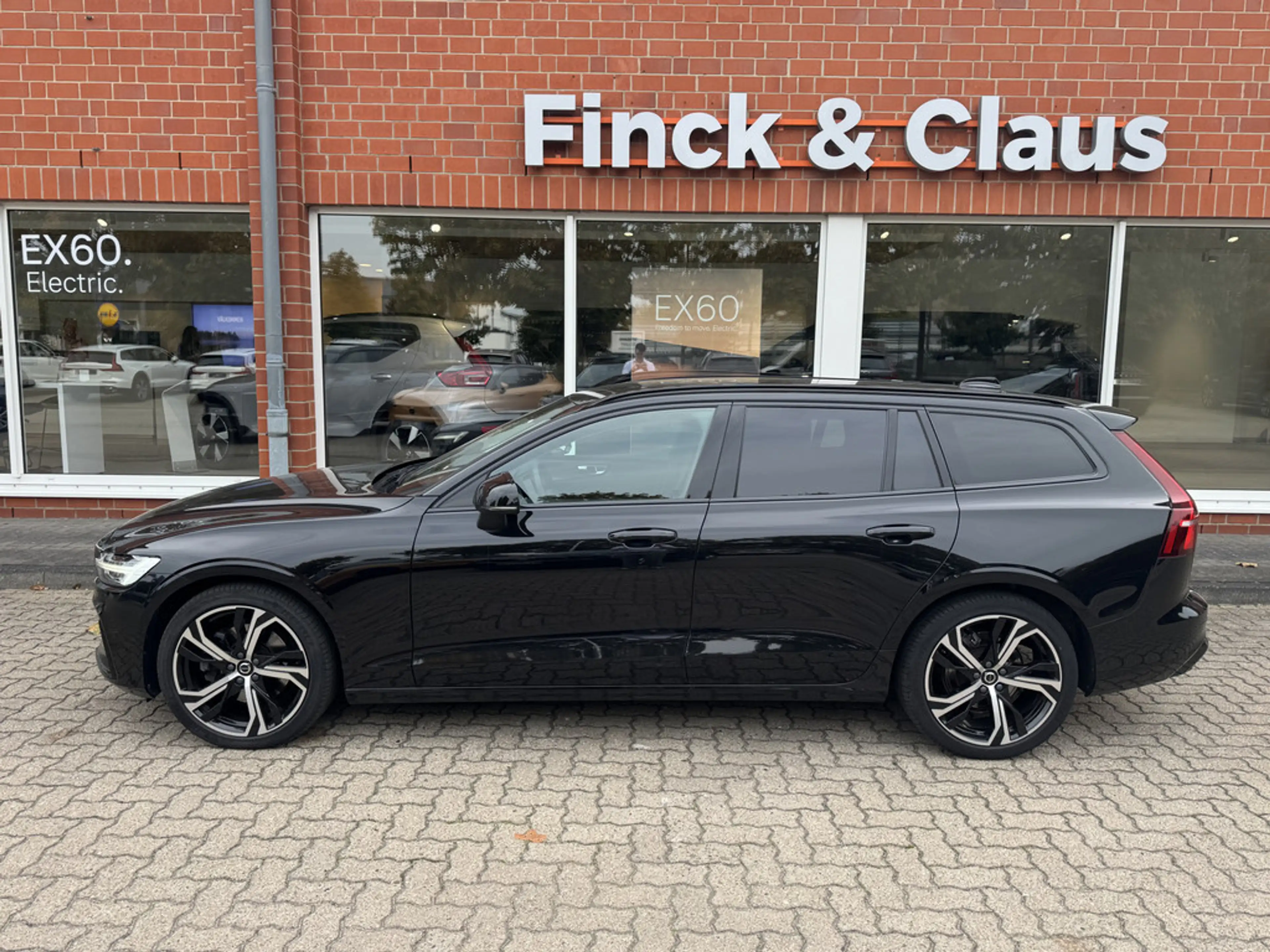 Volvo V60 B4 Plus Dark LED ACC H/K RÜCKFAHRKAMERA — photo 2