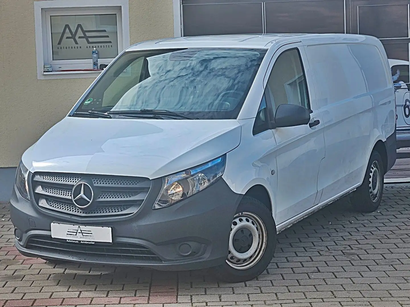 Mercedes-Benz Vito lang*Automatik/AHK/3Sitze/Kamera/NAVI/DAB+* Weiß - 2