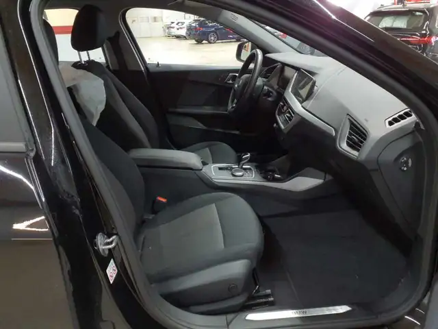 BMW 1 Series view 8