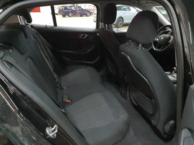 BMW 1 Series view 14