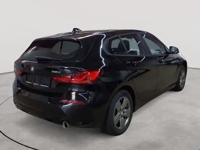 BMW 1 Series view 4