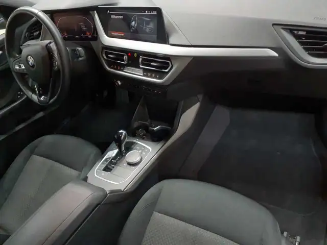 BMW 1 Series view 9
