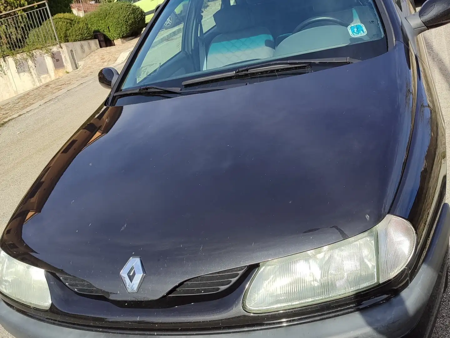 Renault Laguna 2.0 RXE Noir - 1