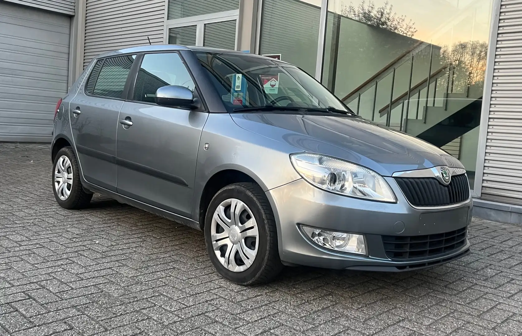Skoda Superb FABIA 1.2 tdi 2012 full option Gris - 2