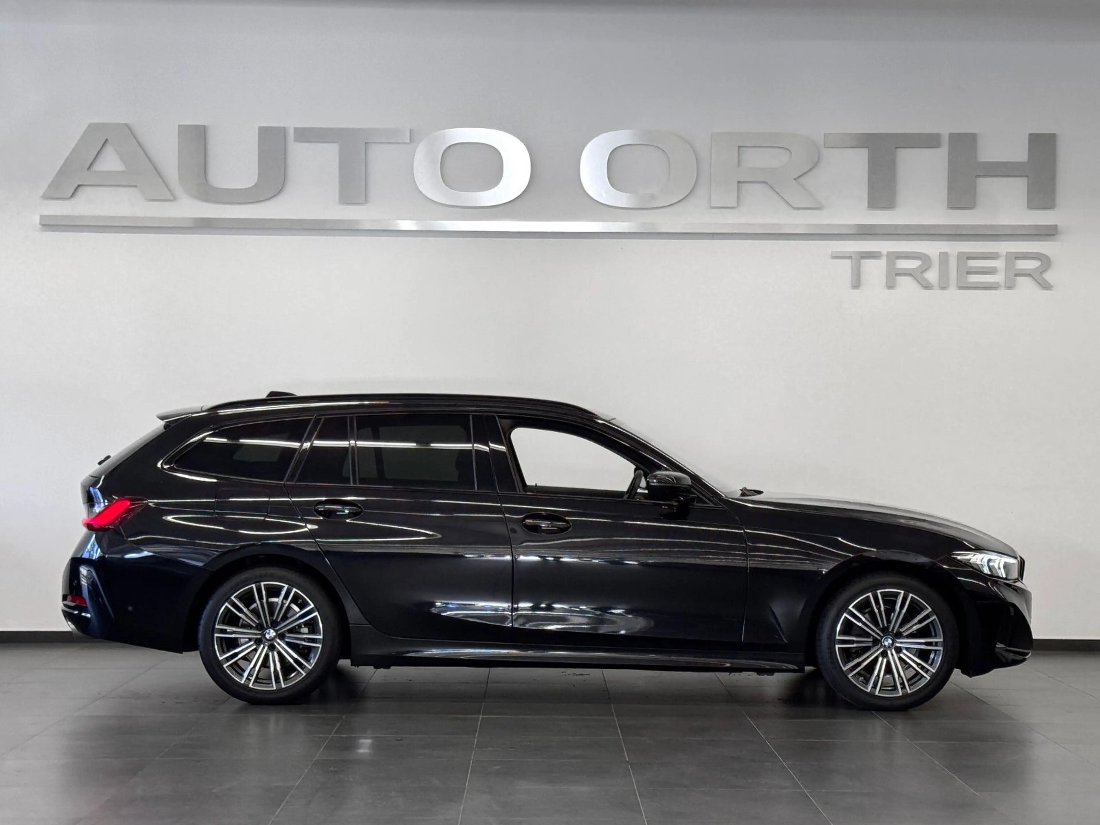 BMW 320 d Touring SP-AUT. CURVED SP.SITZ ACC HIFI 18" — photo 7