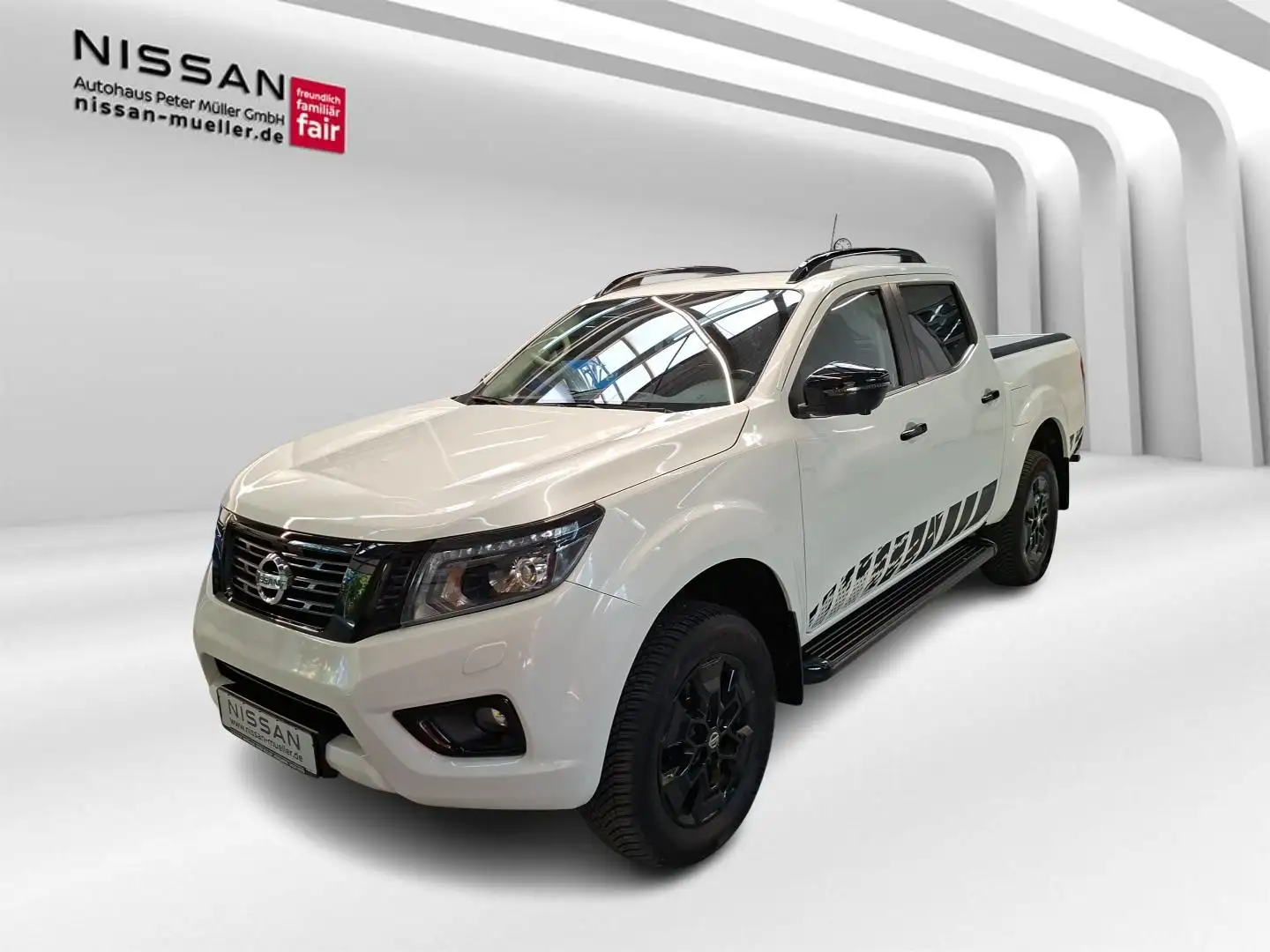 Nissan Navara DC N-GUARD 190PS 7AT 4WD DC Navi Wit - 1
