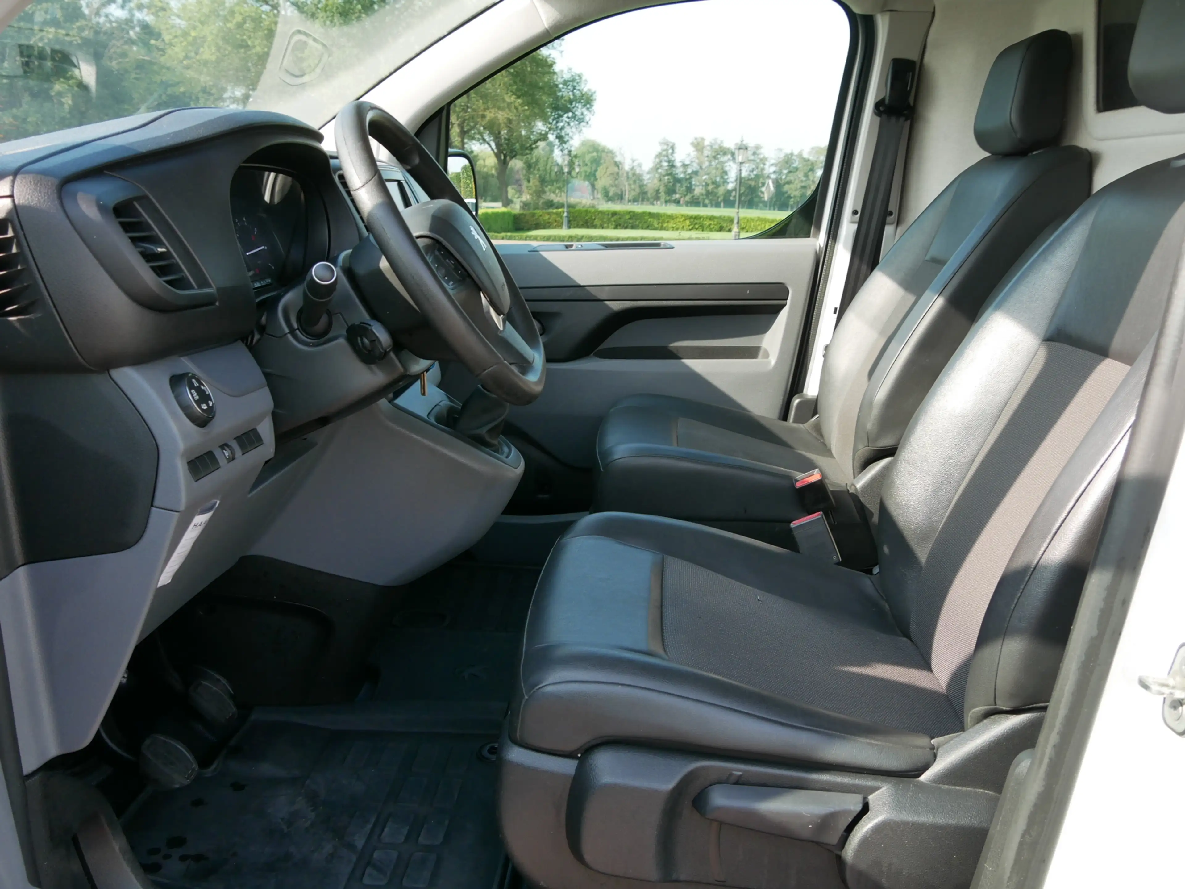Peugeot Expert 2.0 BlueHDI 120 | AC | NAVI | CAMERA | € 7499 EX B — photo 12