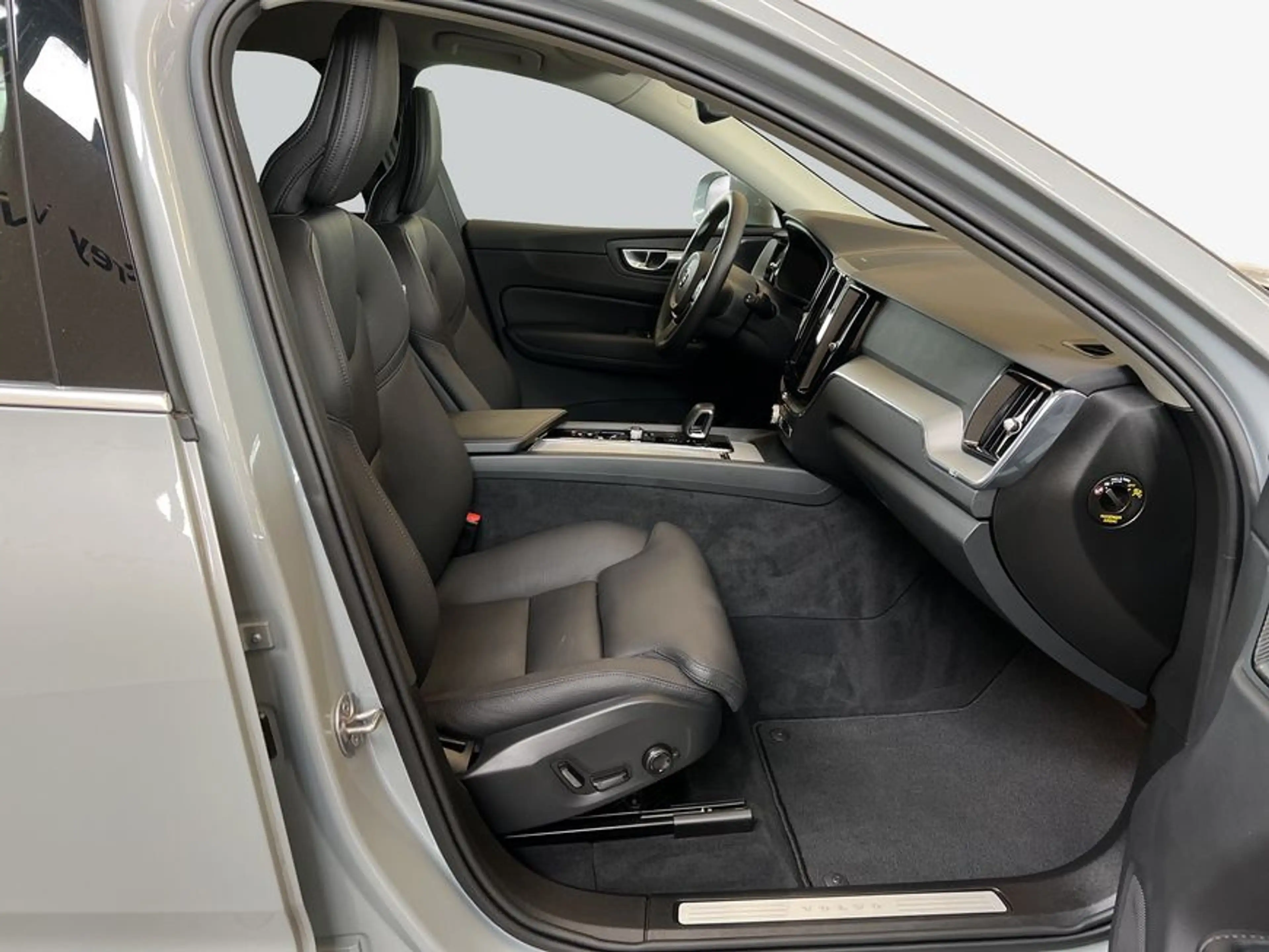 Volvo XC60 XC60 B5 AWD Leder Pilot BLIS Voll-LED H&K 19'' Mem — photo 12