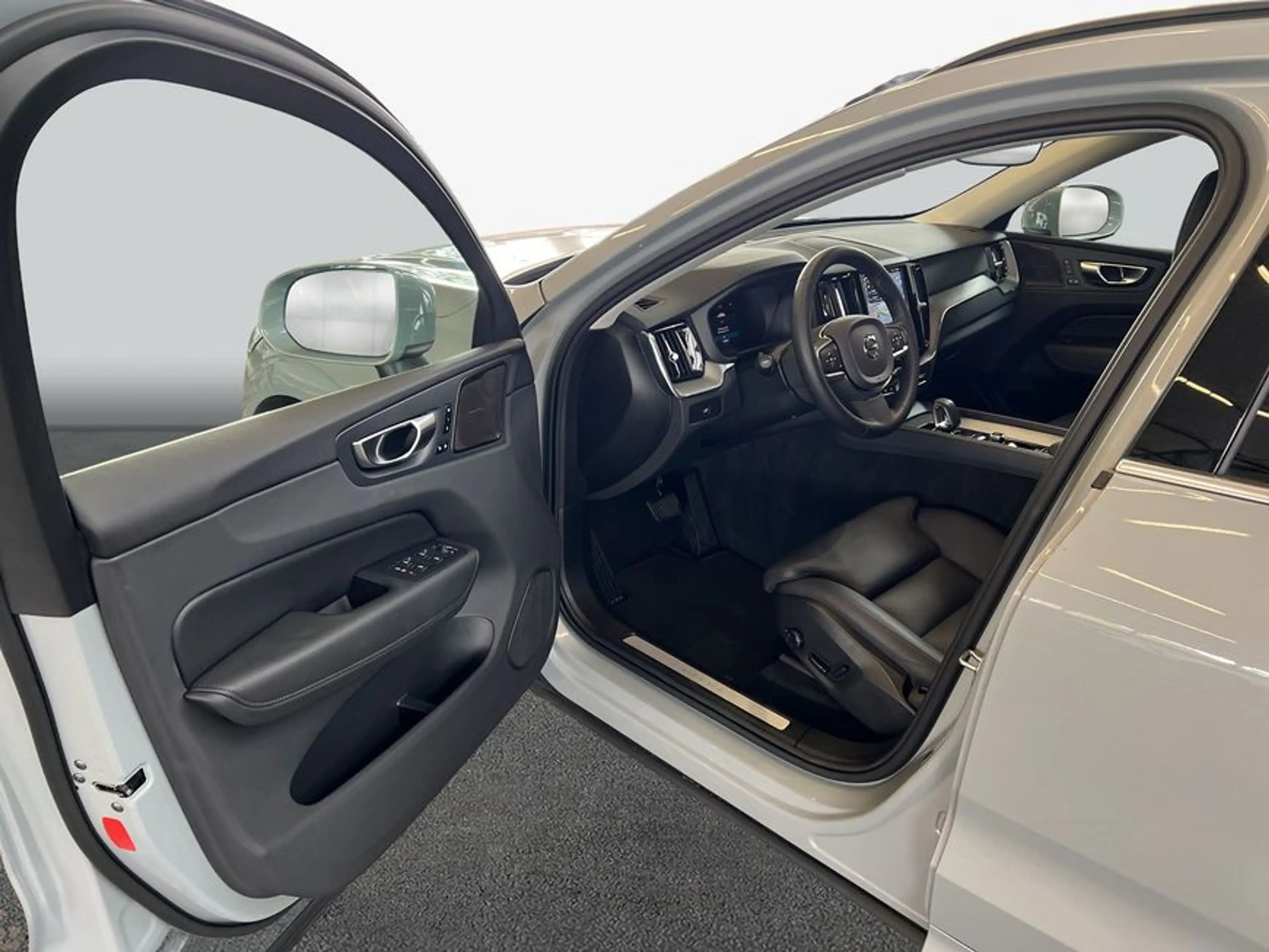 Volvo XC60 XC60 B5 AWD Leder Pilot BLIS Voll-LED H&K 19'' Mem — photo 9