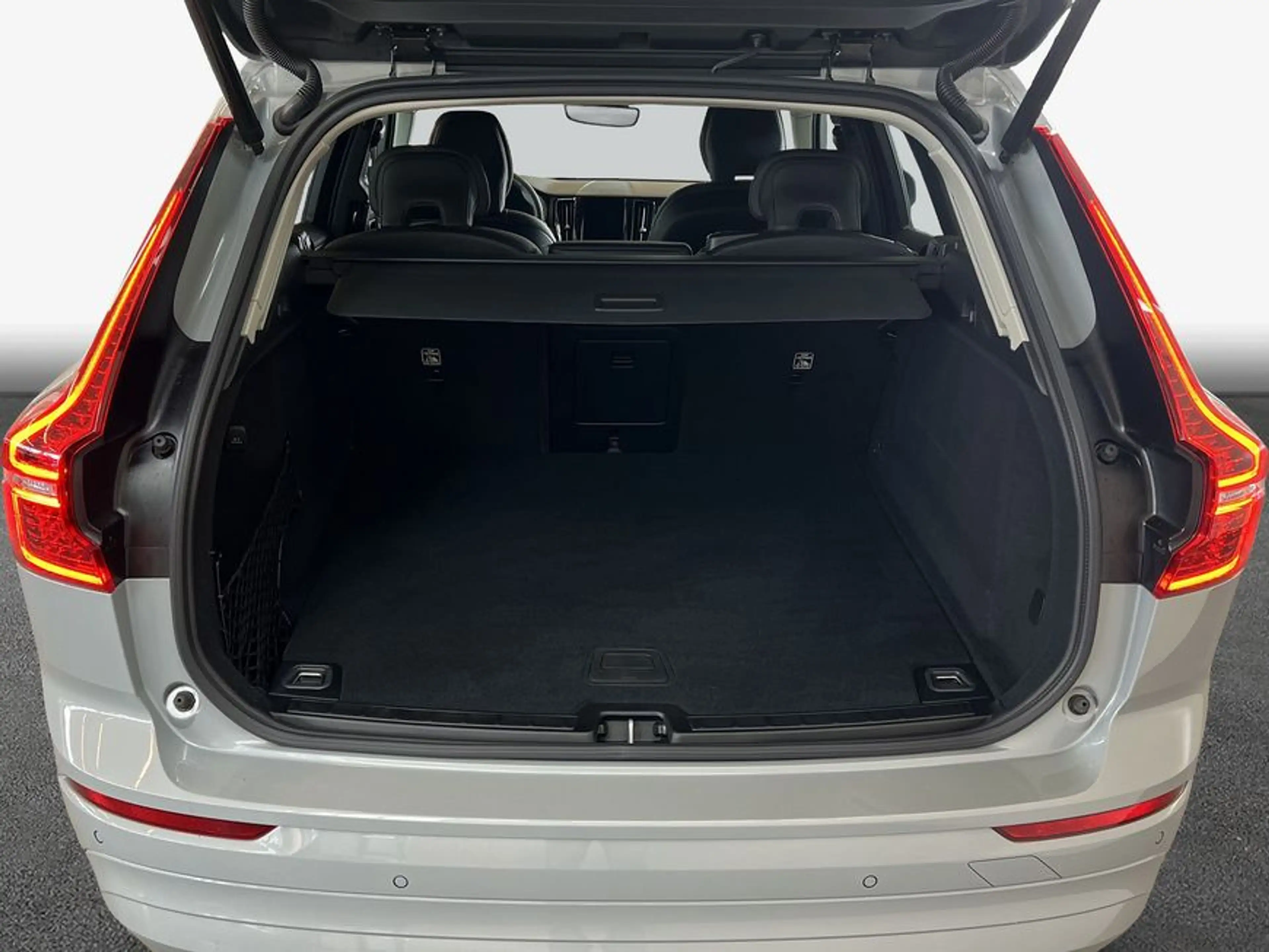 Volvo XC60 XC60 B5 AWD Leder Pilot BLIS Voll-LED H&K 19'' Mem — photo 8