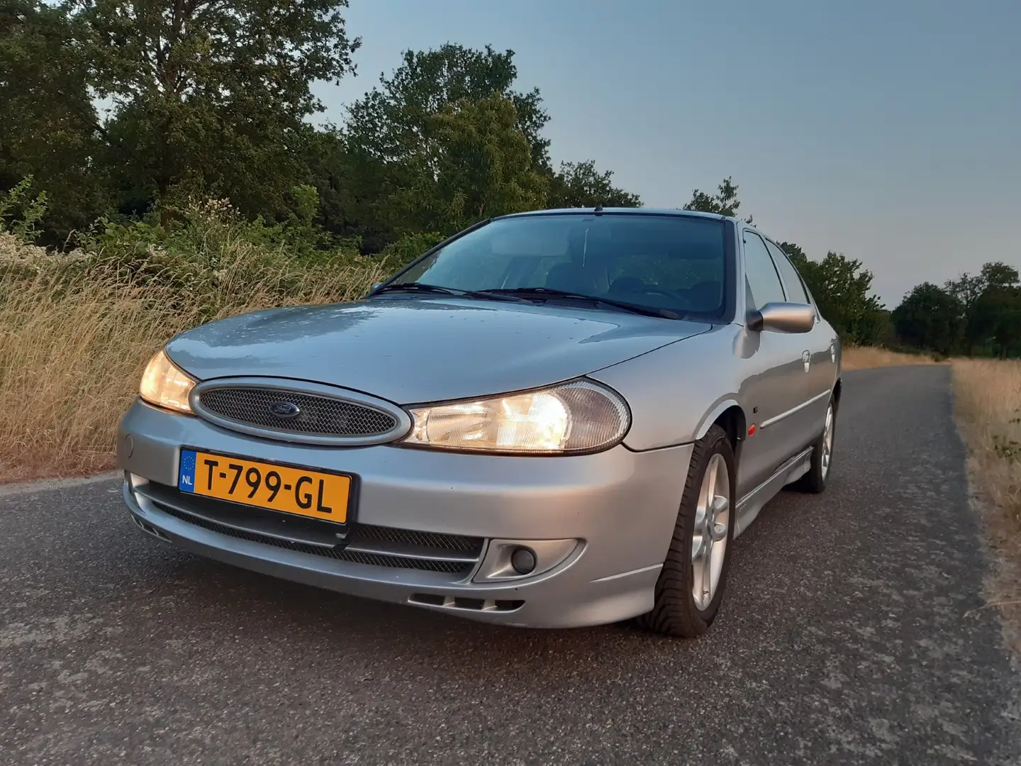 Ford Mondeo 2.5 V6 GHIA Argent - 2