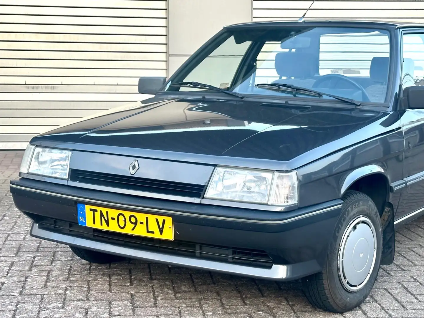 Renault R 9 9 Automatic 128.631 km Gris - 2