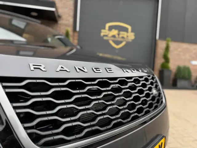 Land Rover Range Rover Velar view 4