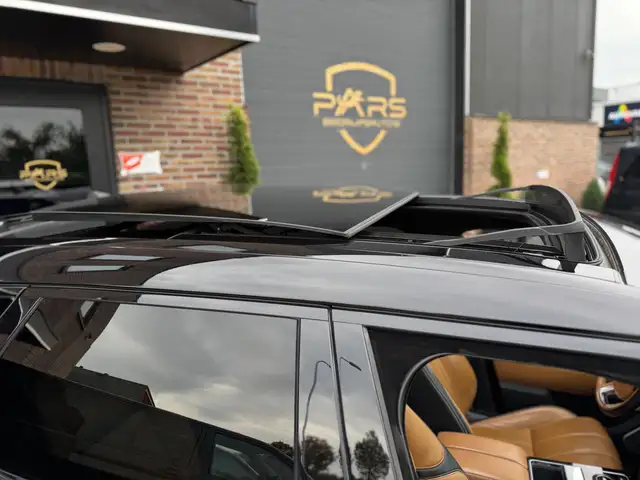 Land Rover Range Rover Velar view 10