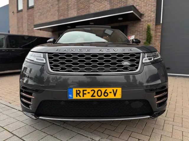 Land Rover Range Rover Velar view 11