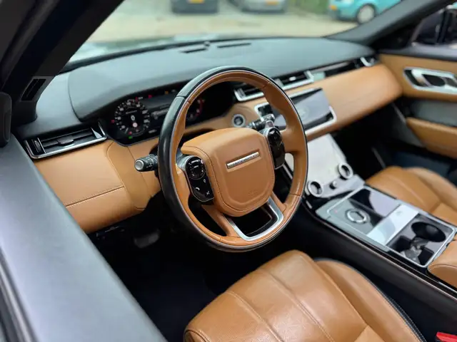 Land Rover Range Rover Velar view 2