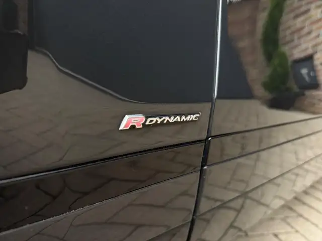 Land Rover Range Rover Velar view 5