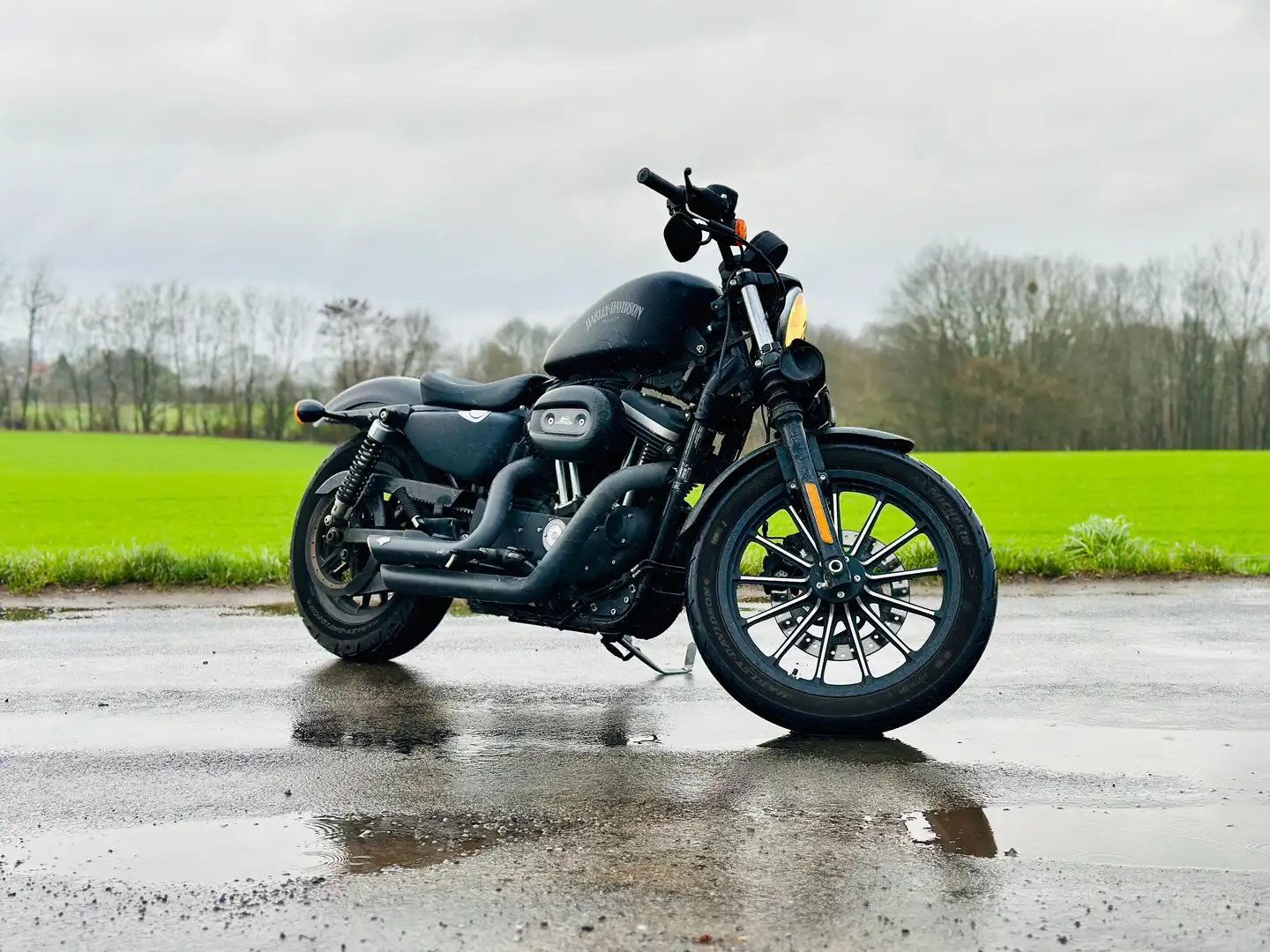 Harley-Davidson Sportster XL 883 IRON Noir - 1