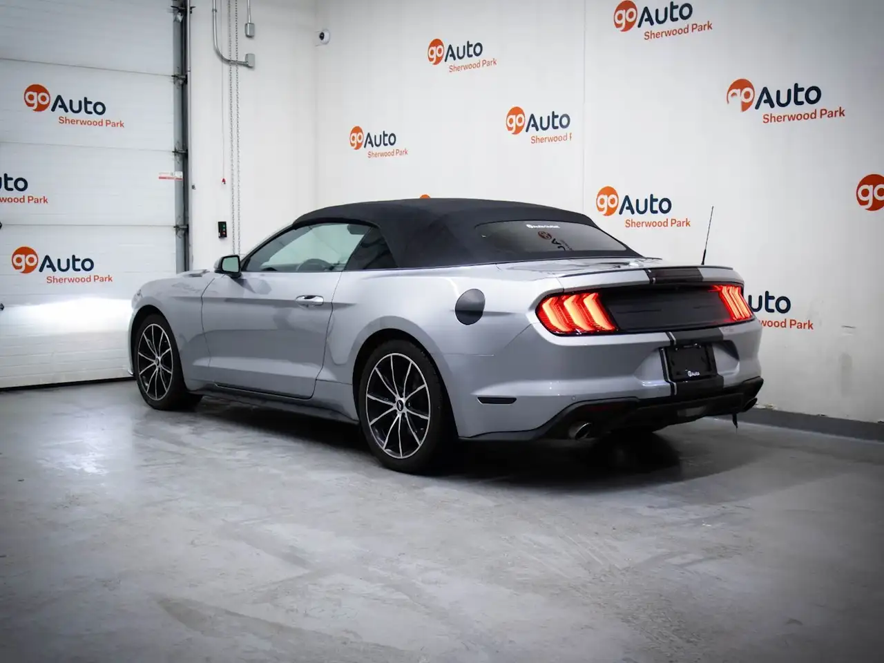 Ford Mustang photo Ford Mustang