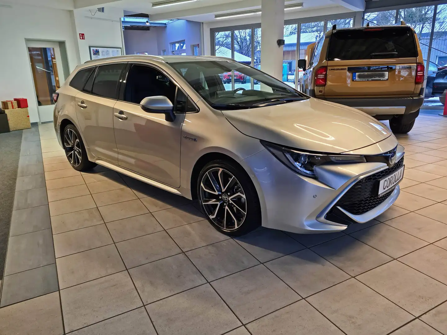 Toyota Corolla Corolla Touring Sports Hybrid 2.0 Lounge + Headup Silber - 2