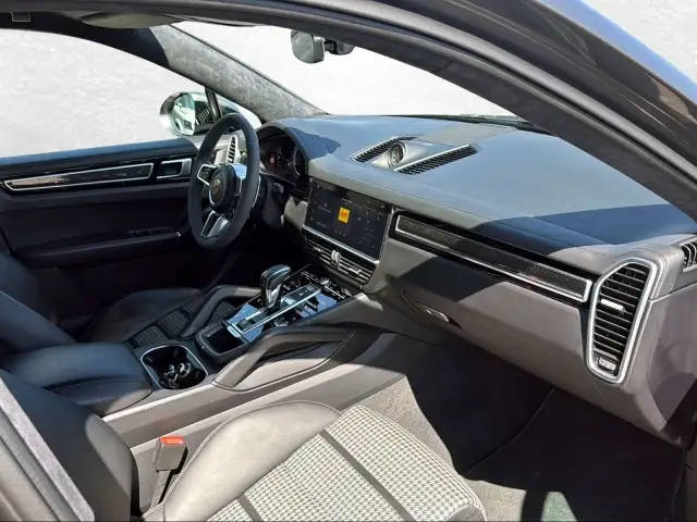 Porsche Cayenne Coupe GTS Aut. Ansicht 11